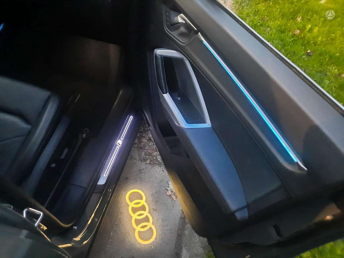 Audi Q3, 2.0 l., Седан
