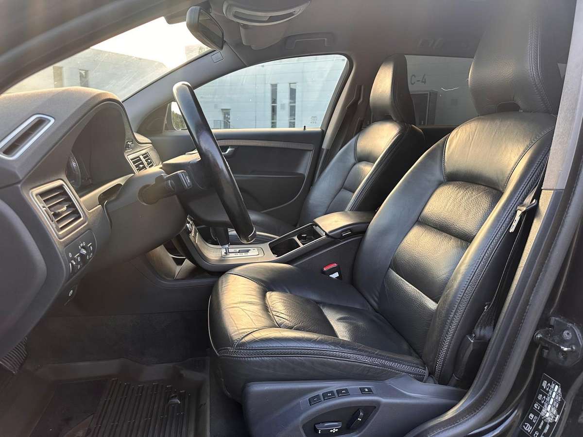 Volvo XC70 - 8