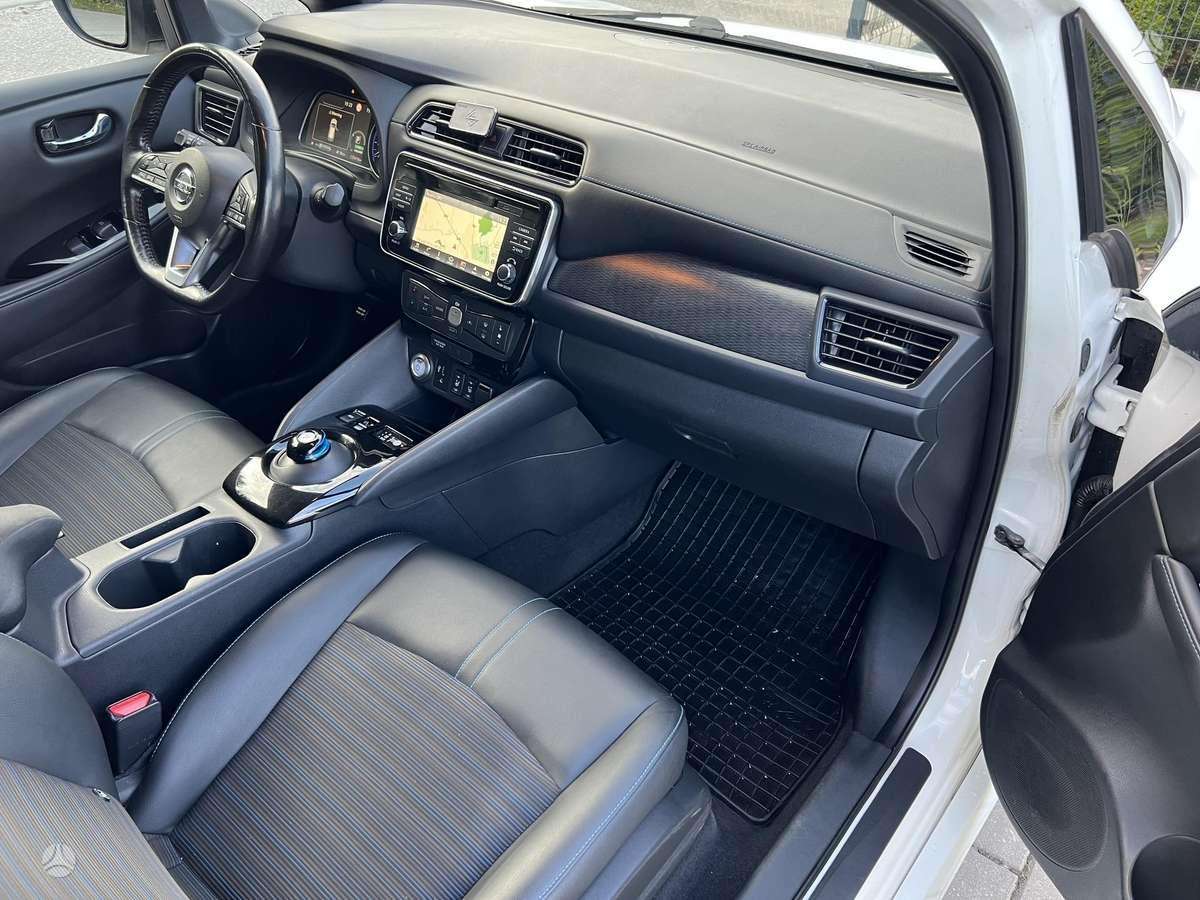 Nissan Leaf, 40 kWh, hatchback