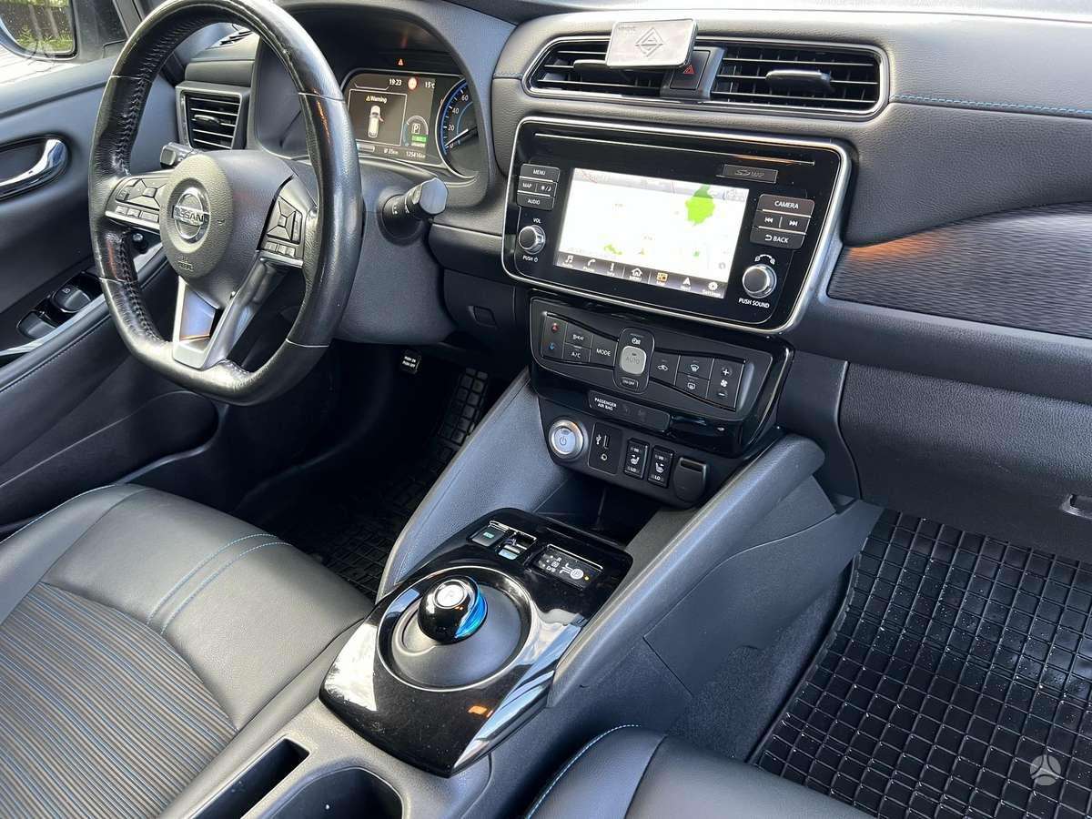 Nissan Leaf, 40 kWh, hatchback