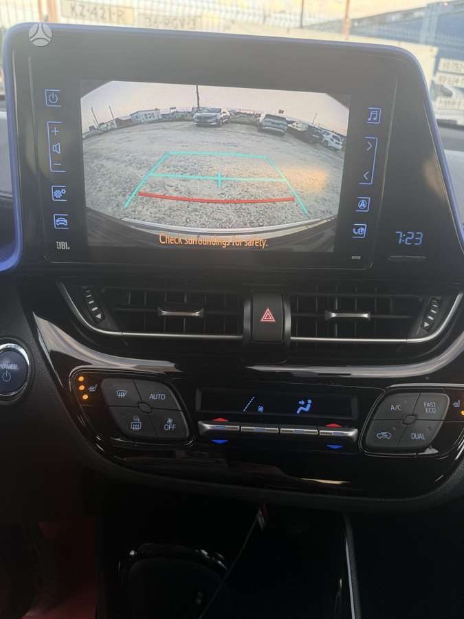 Toyota C-HR - 8