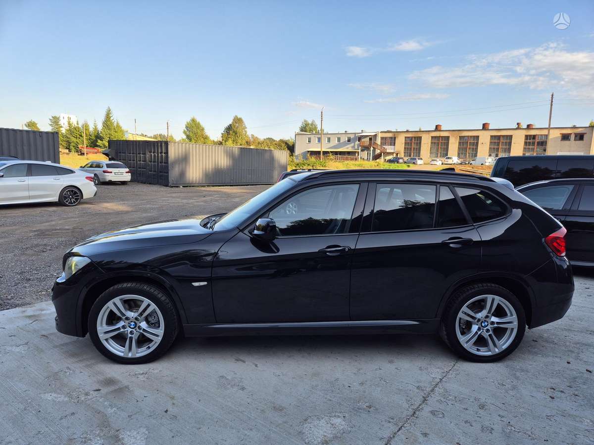 BMW X1, 2.0 l., off-road / crossover