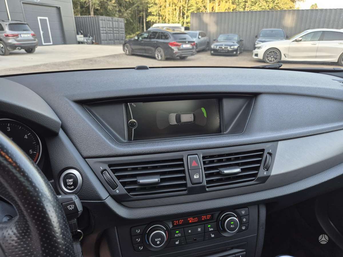 BMW X1, 2.0 l., off-road / crossover