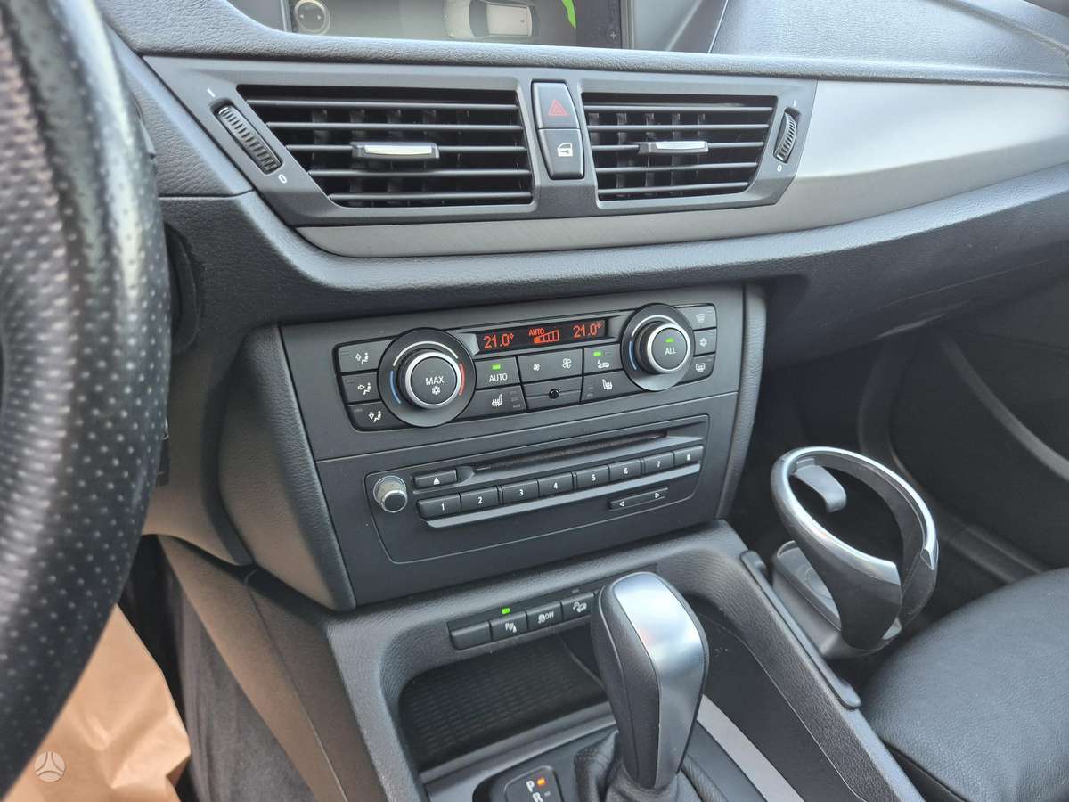 BMW X1, 2.0 l., Внедорожник / Кроссовер
