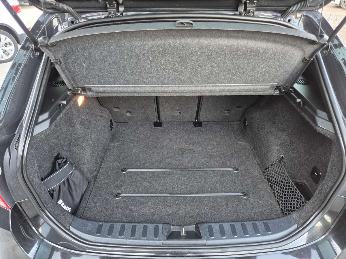 BMW X1, 2.0 l., off-road / crossover