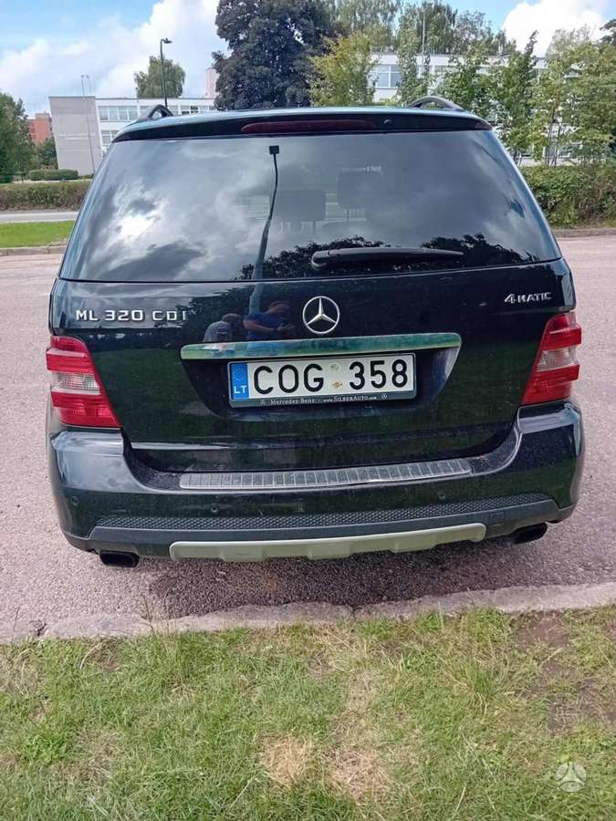 Mercedes-Benz 320 - 6