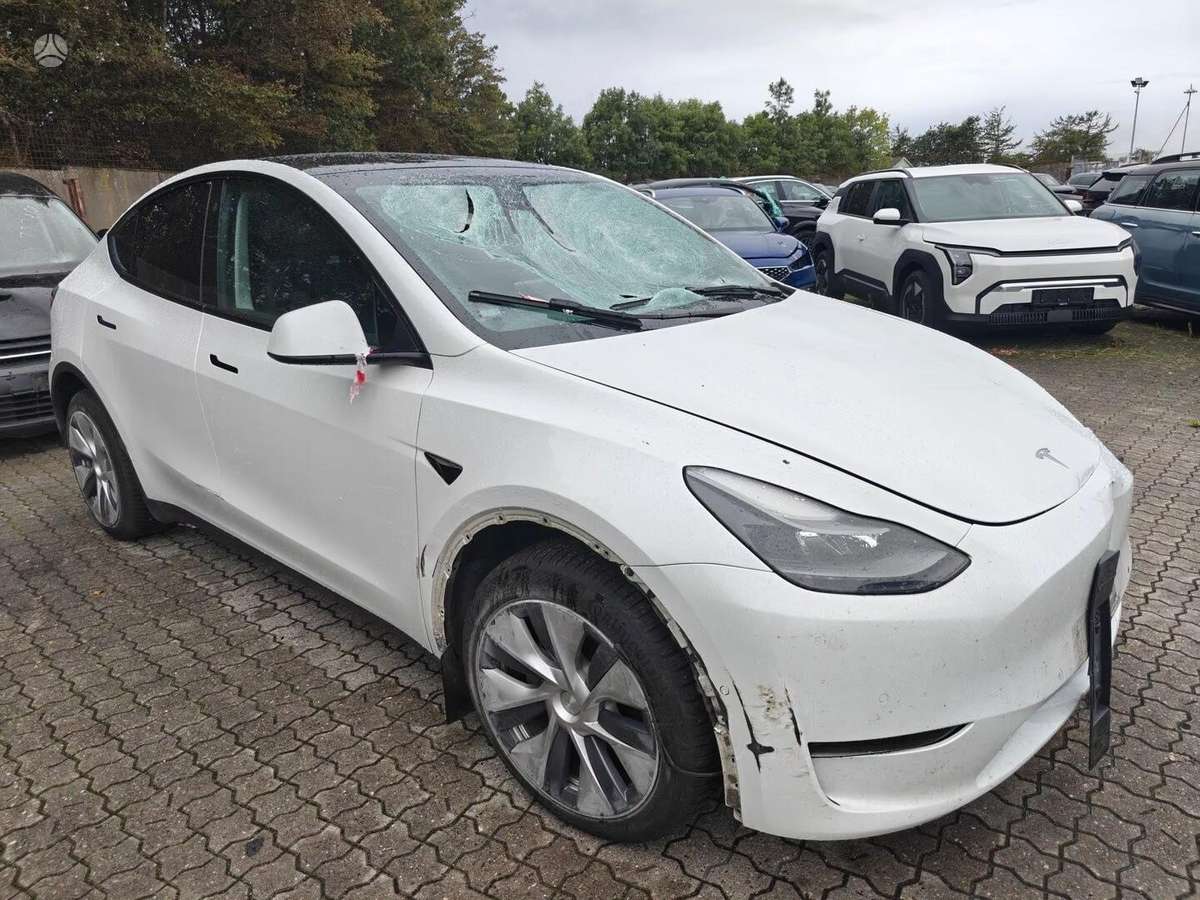 Tesla Model Y - 2