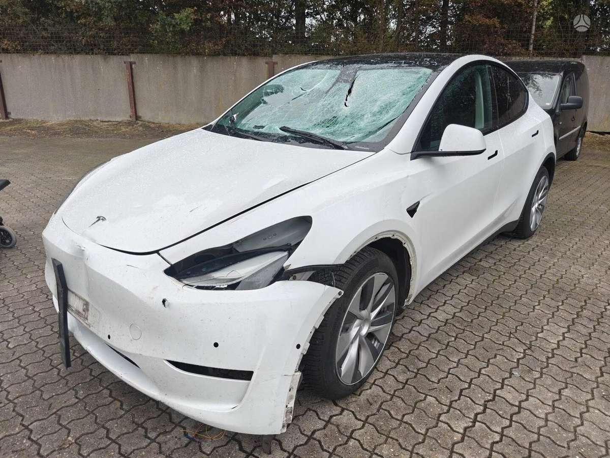 Tesla Model Y - 4