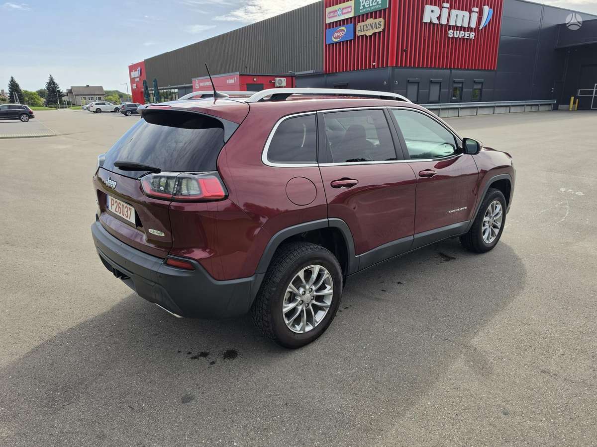 Jeep Cherokee - 4