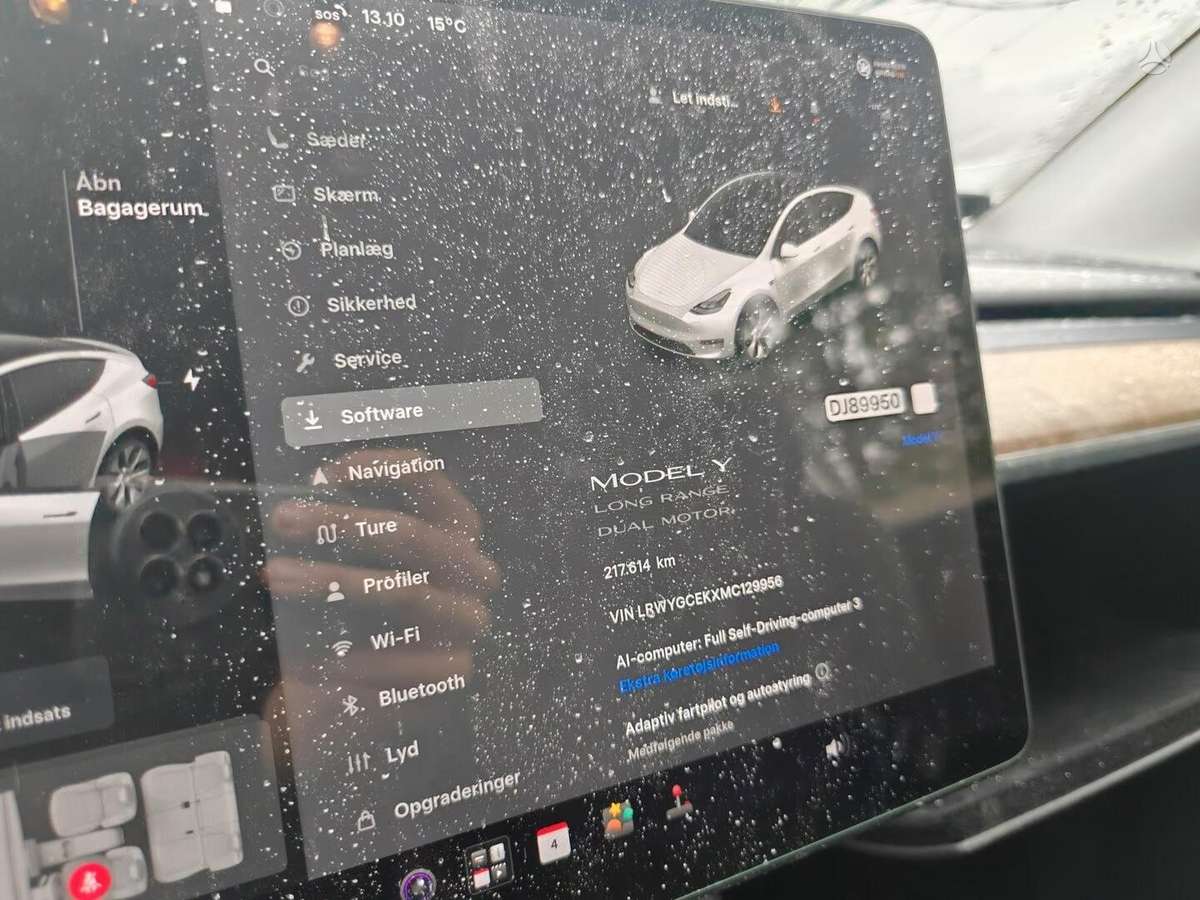 Tesla Model Y - 11