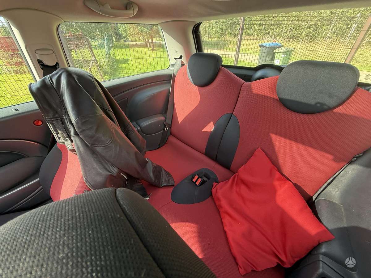 Mini Cooper, 1.6 l., hatchback