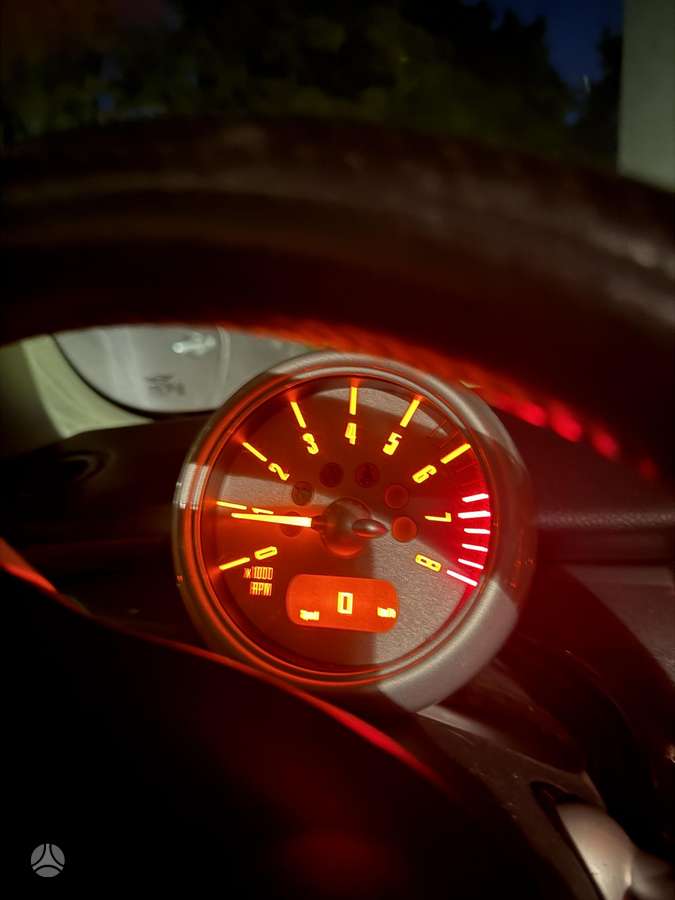 Mini Cooper, 1.6 l., hatchback