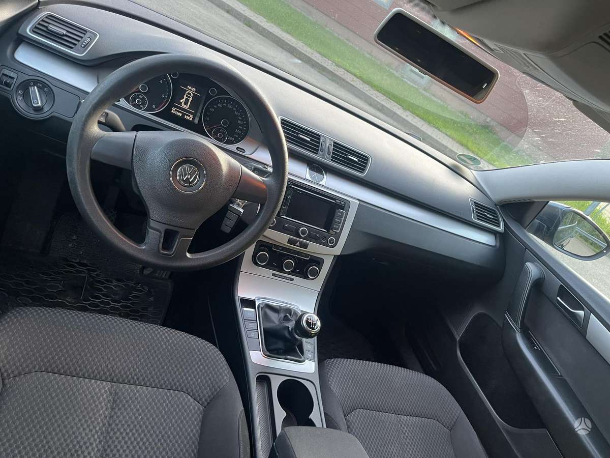 Volkswagen Passat - 10