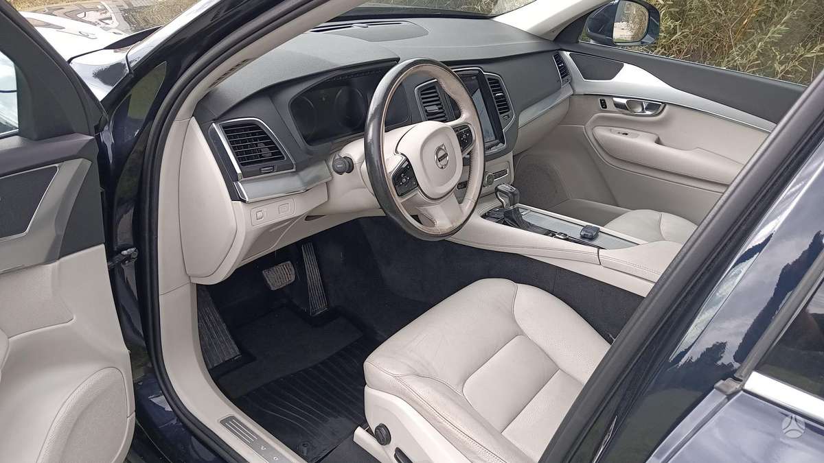 Volvo XC90 - 11