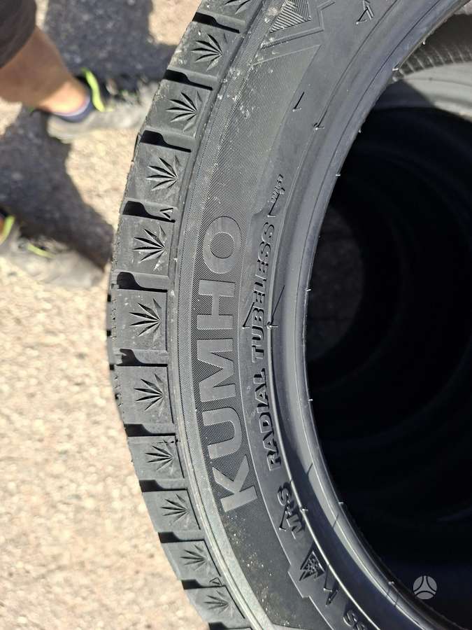 Kumho, зимние 225/45 R17