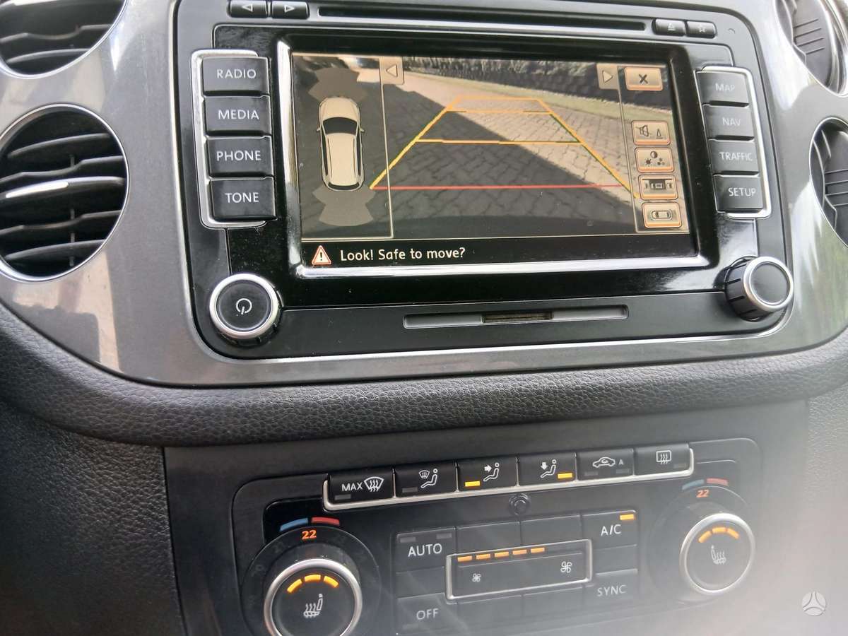 Volkswagen Tiguan - 11