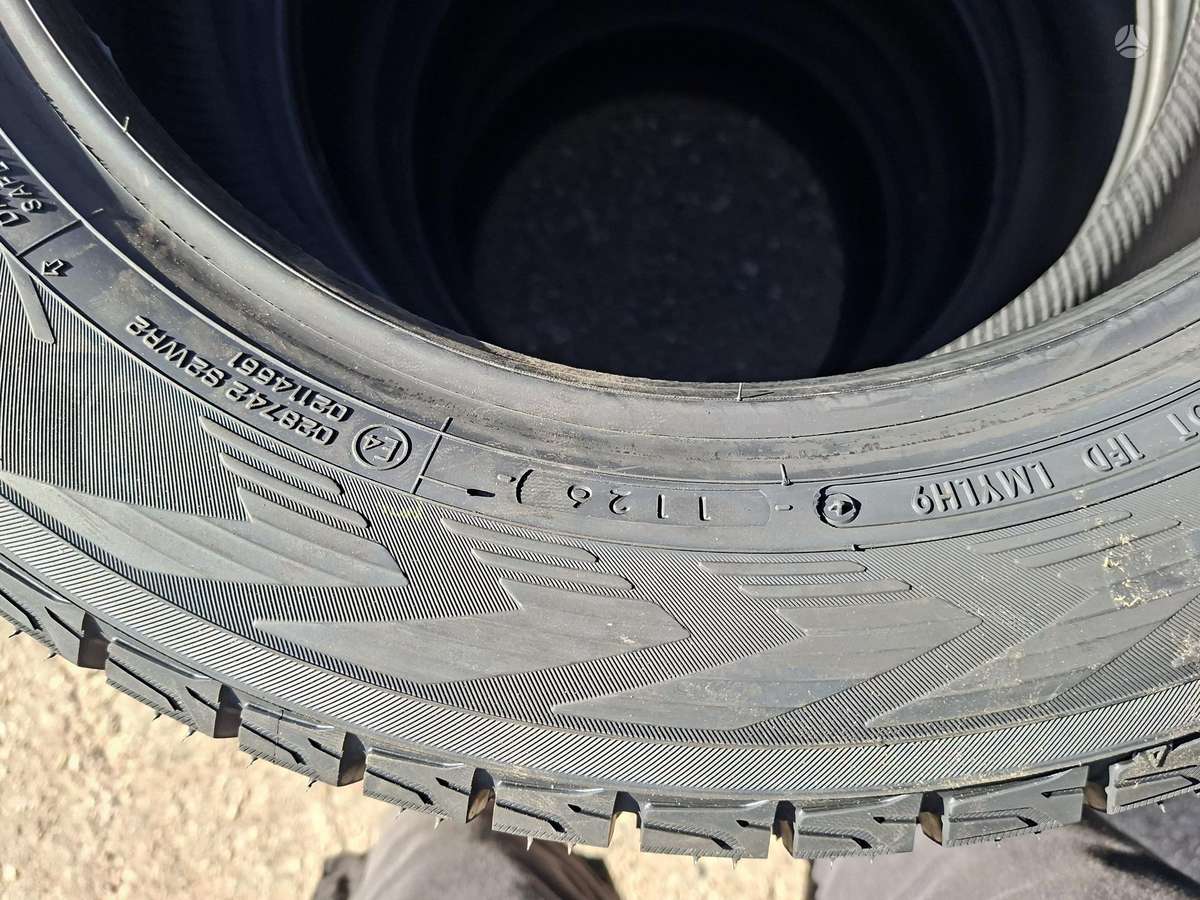Yokohama, žieminės 215/55 R17
