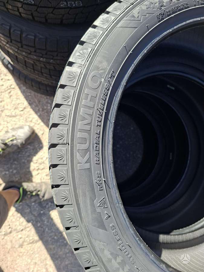 Kumho, зимние 225/45 R18