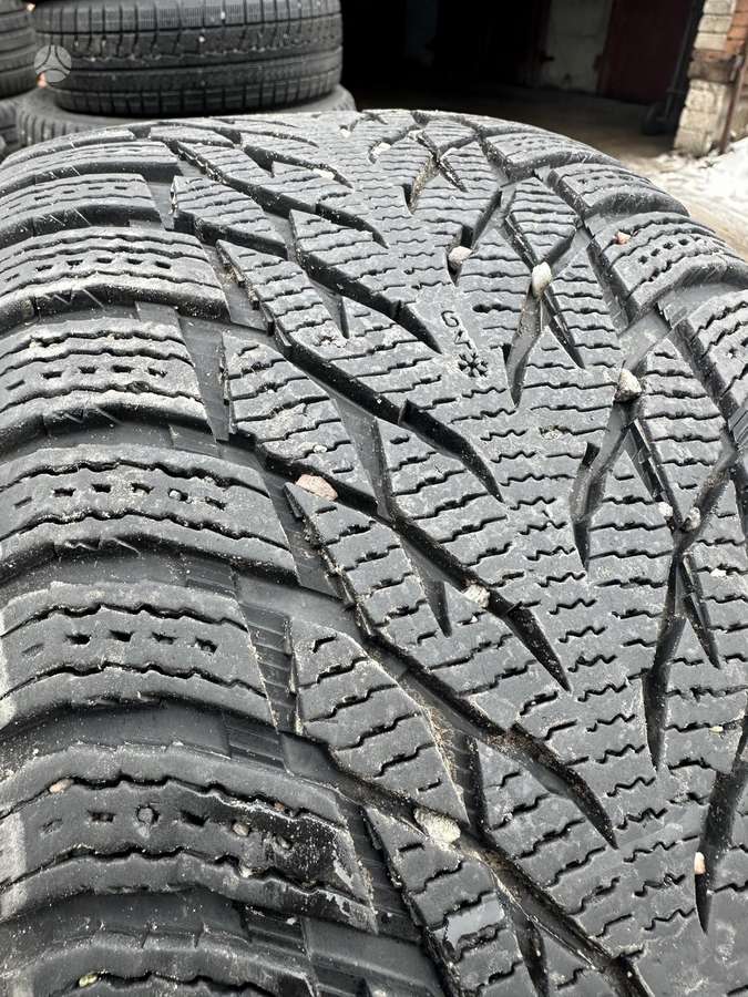 Nokian, зимние 235/40 R19