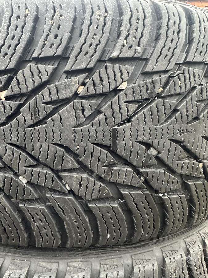 Nokian, žieminės 235/40 R19