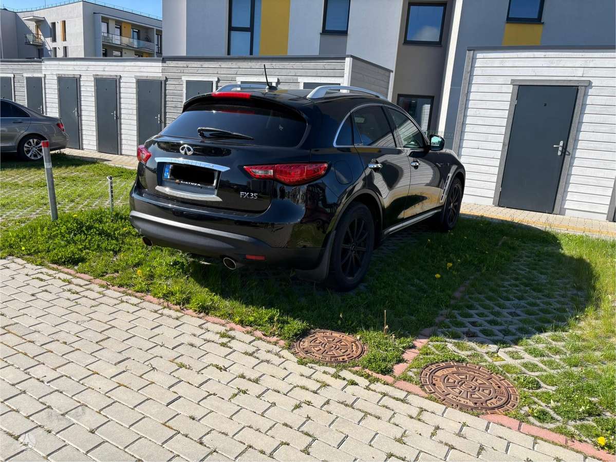 Infiniti FX35 - 3