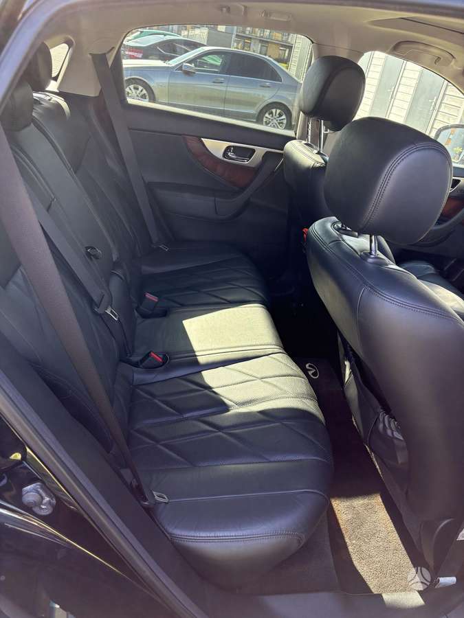 Infiniti FX35 - 5