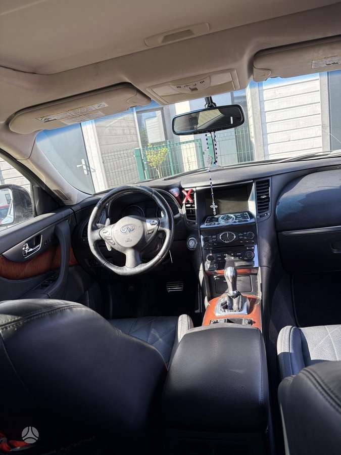 Infiniti FX35 - 6
