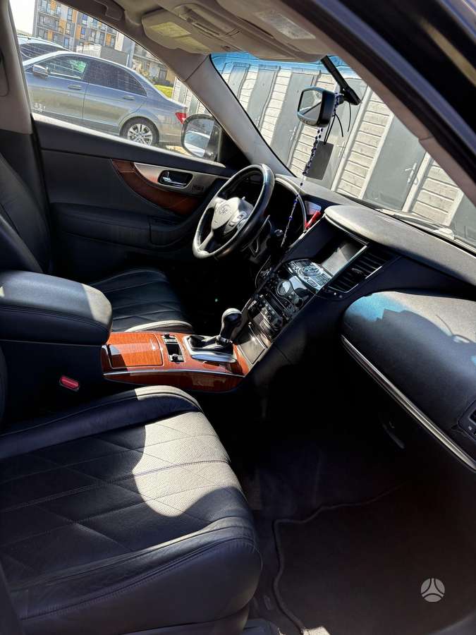 Infiniti FX35 - 7