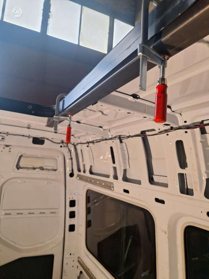 Mercedes-Benz Sprinter windows