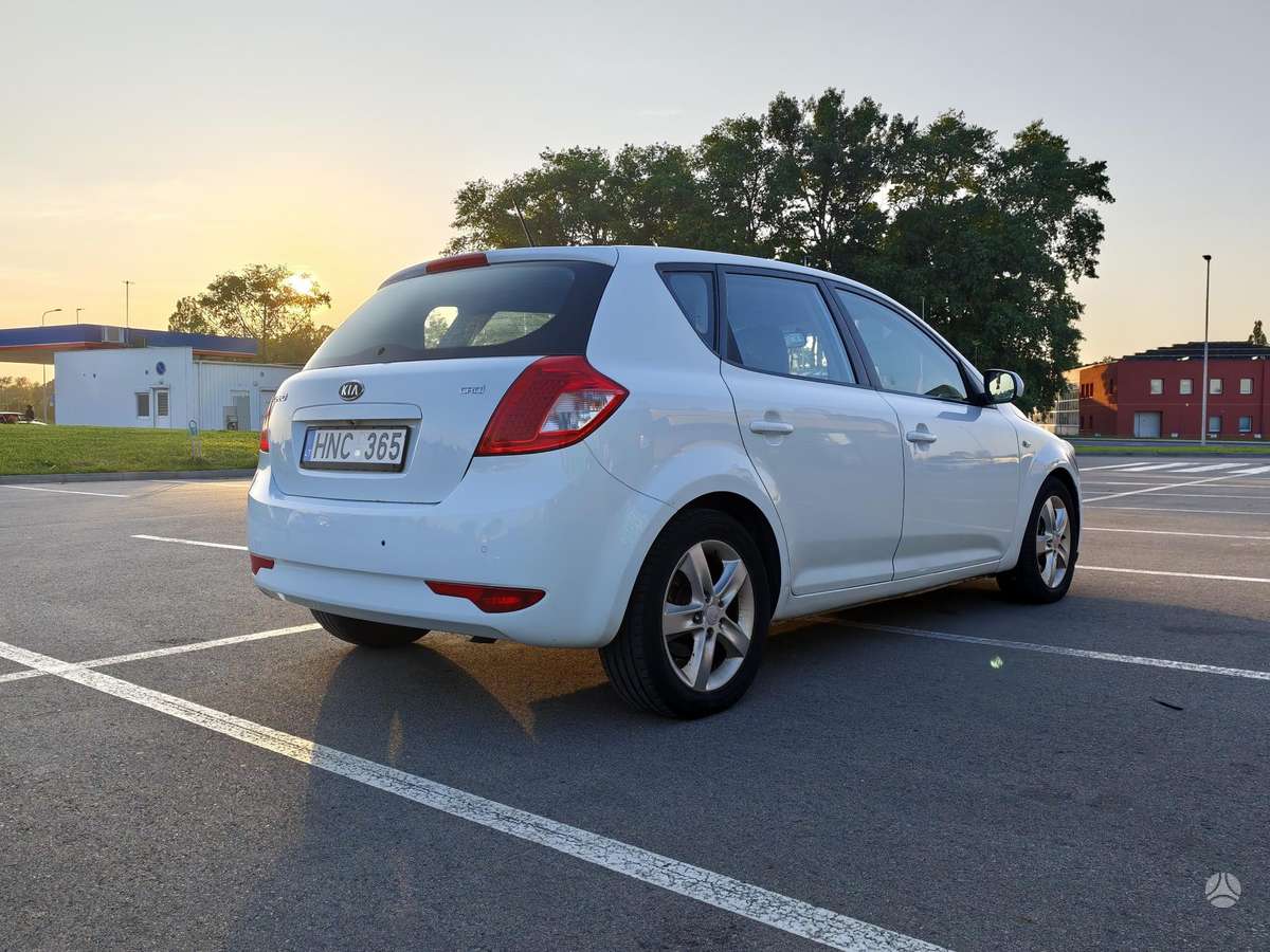 Kia Ceed, 1.6 l., Хэтчбек