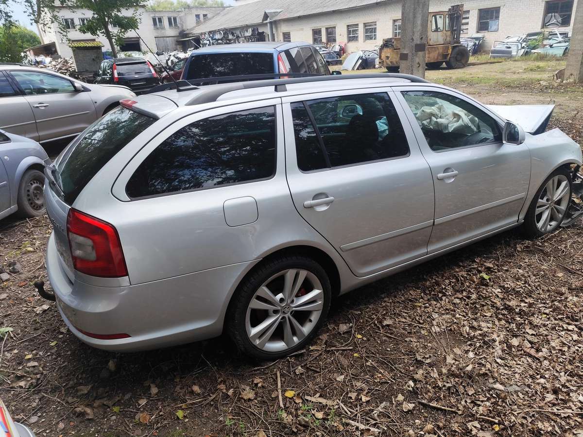 Skoda Octavia dalimis. Vrs apdaila