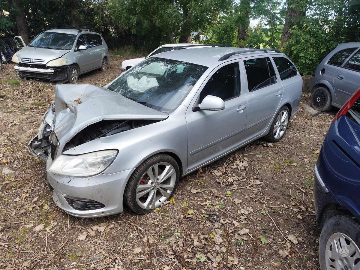 Skoda Octavia dalimis. Vrs apdaila