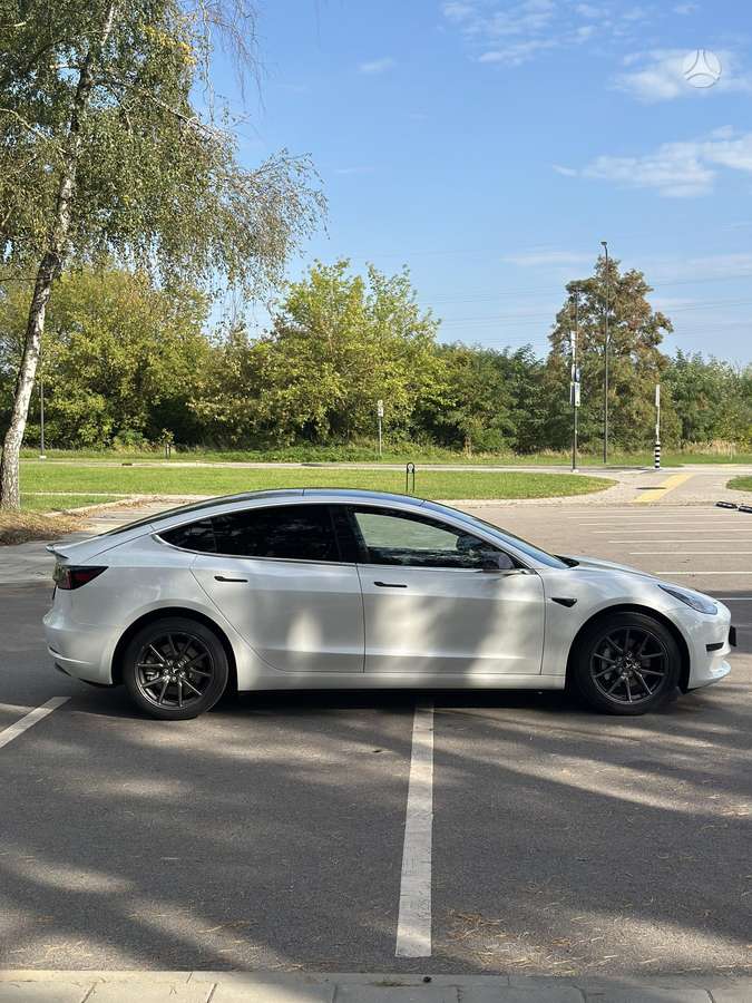 Tesla Model 3 - 3