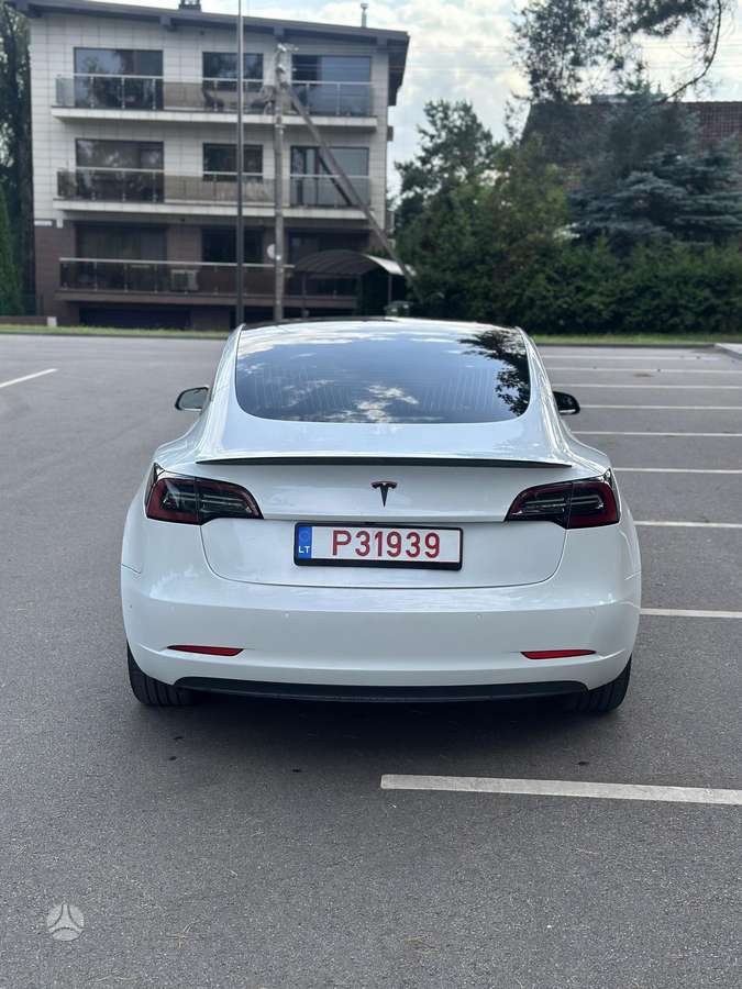 Tesla Model 3 - 5