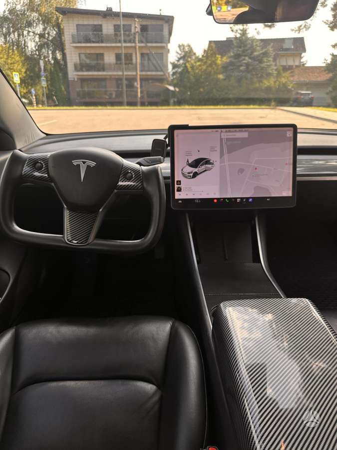 Tesla Model 3 - 10