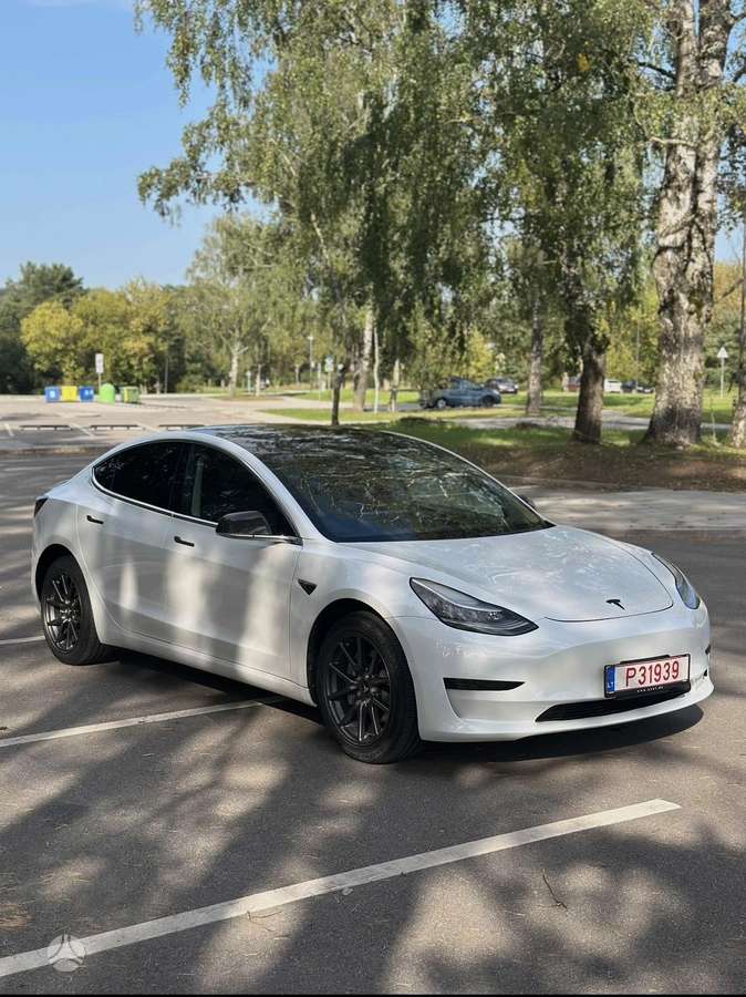 Tesla Model 3 - 2