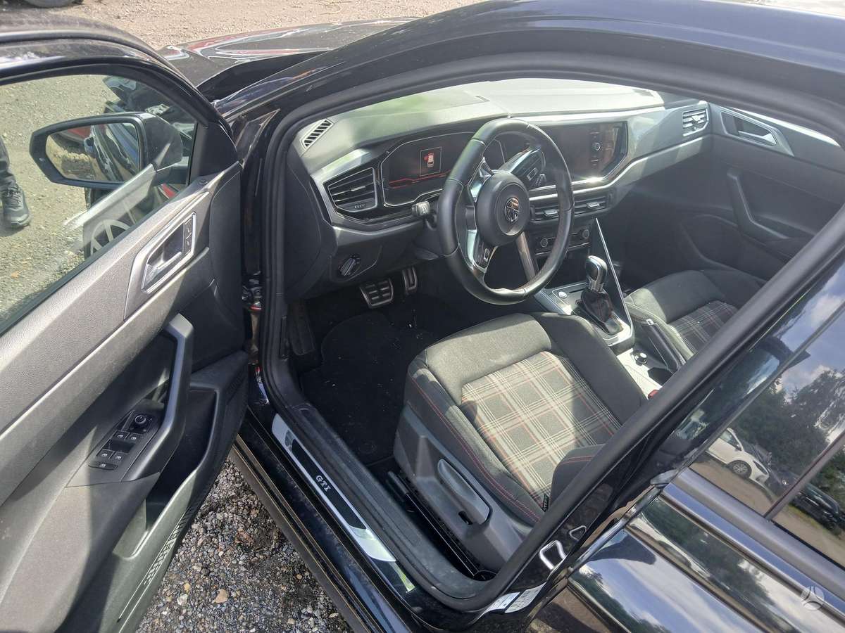 Volkswagen Polo - 1