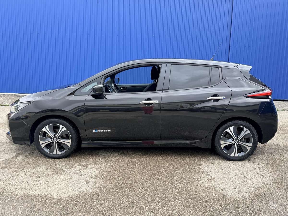 Nissan Leaf, 40 kWh, hatchback