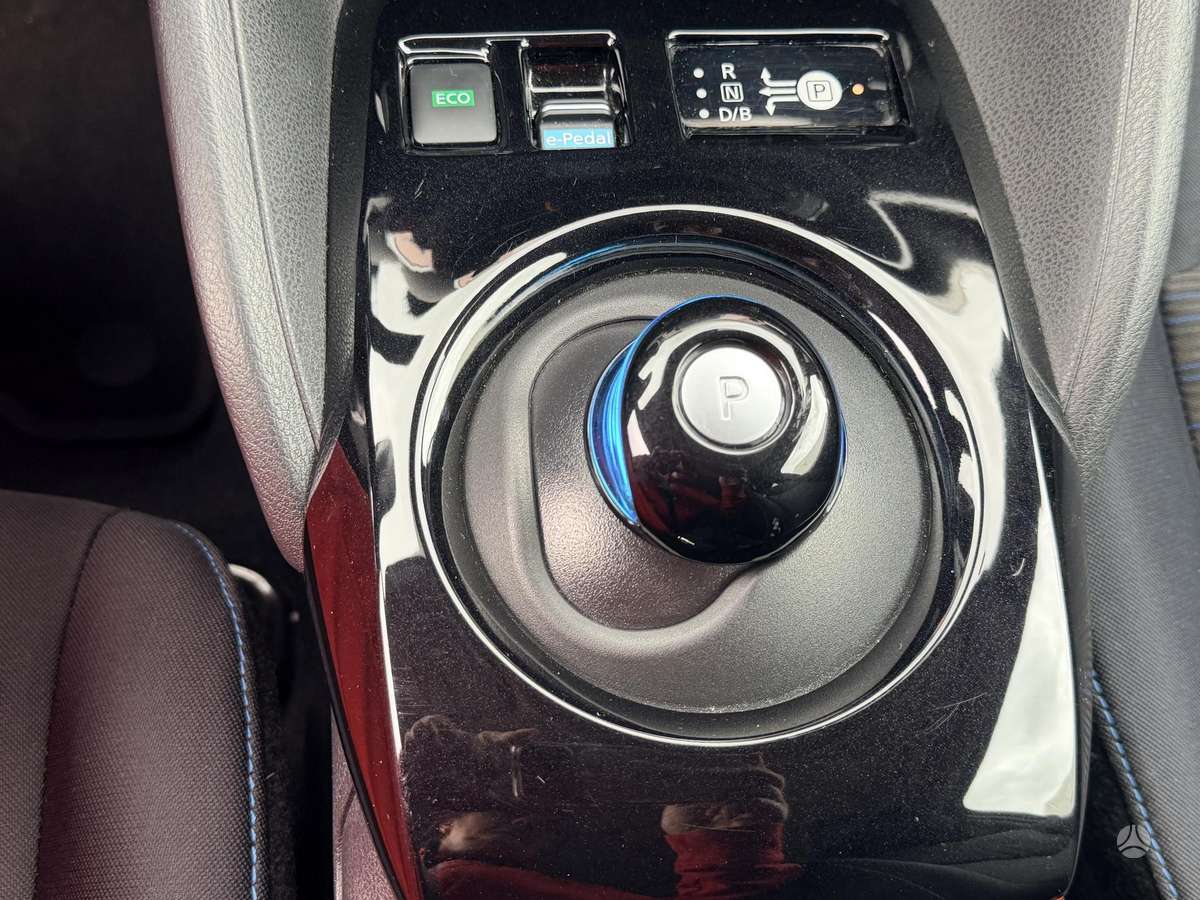 Nissan Leaf, 40 кВт·ч, Хэтчбек