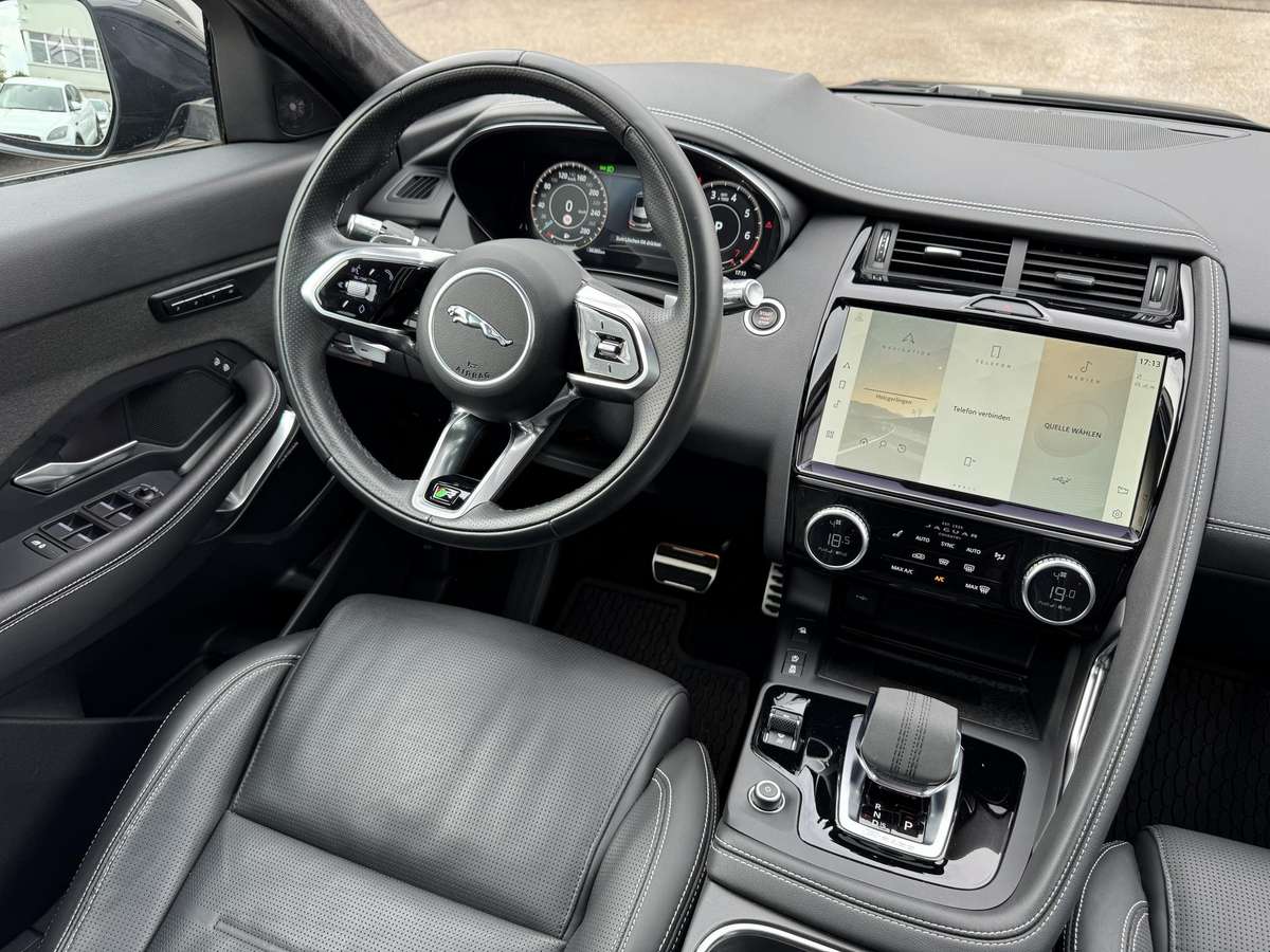 Jaguar E-Pace, 2.0 l., off-road / crossover