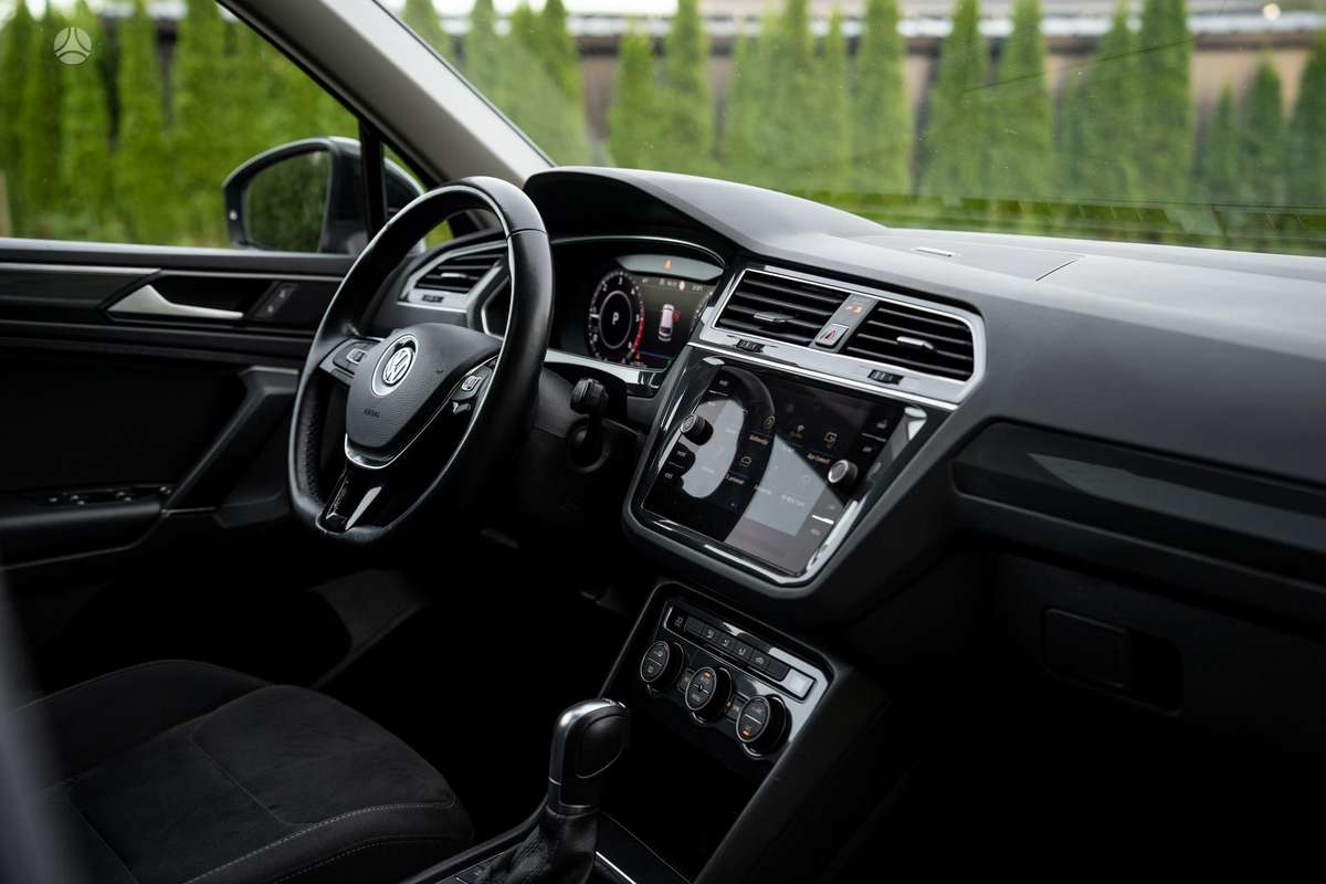 Volkswagen Tiguan - 10