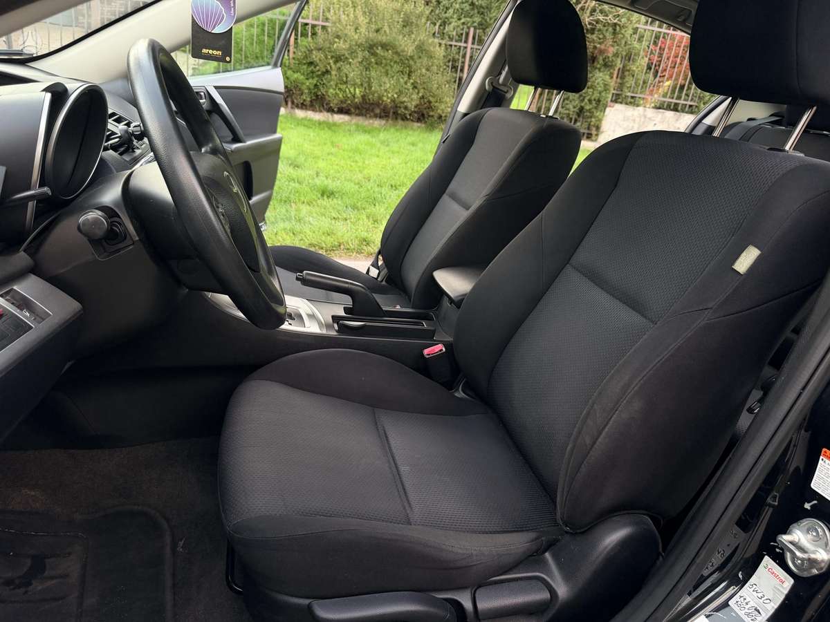 Mazda 3, 2.0 l., saloon / sedan