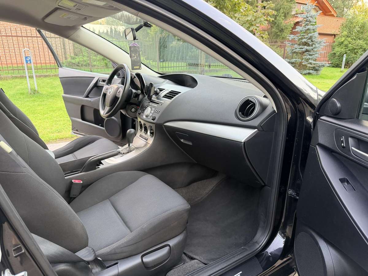 Mazda 3, 2.0 l., saloon / sedan