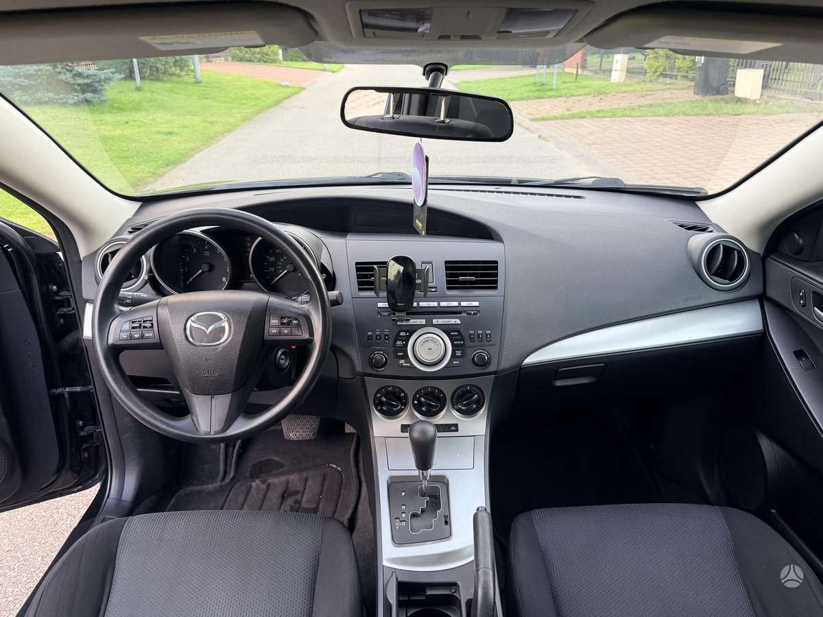 Mazda 3, 2.0 l., Седан