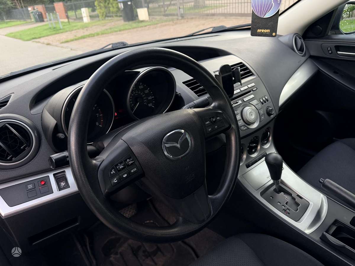 Mazda 3, 2.0 l., saloon / sedan