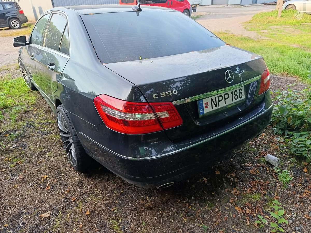 Mercedes-Benz E350, 3.5 l., Седан