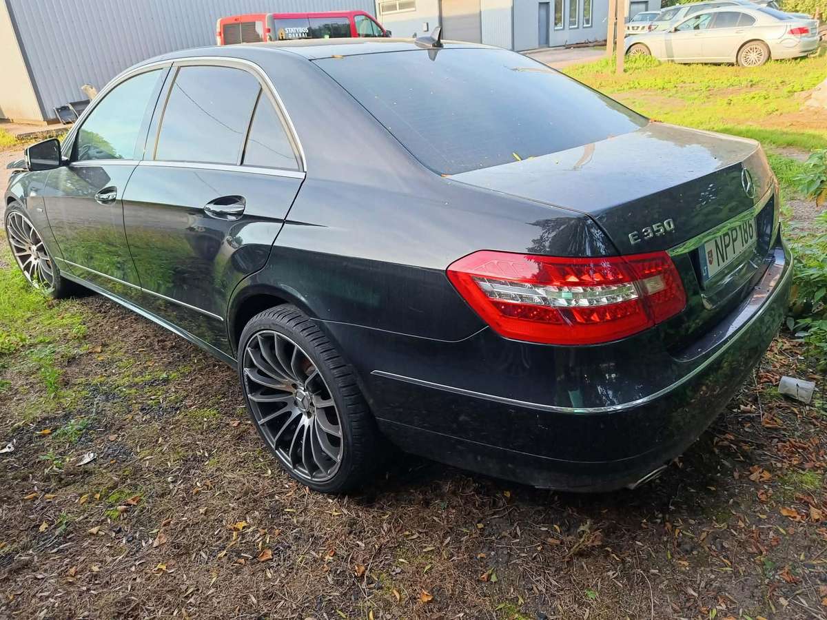 Mercedes-Benz E350, 3.5 l., Седан