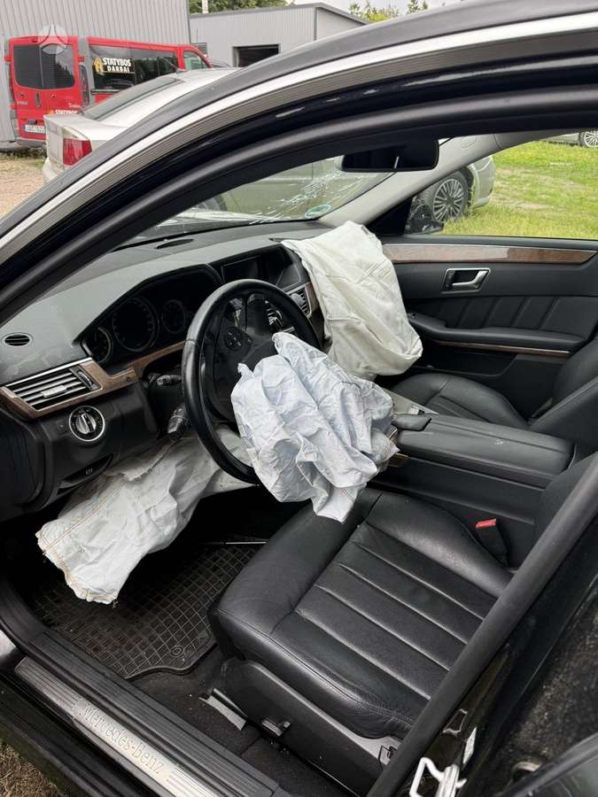 Mercedes-Benz E350, 3.5 l., Седан