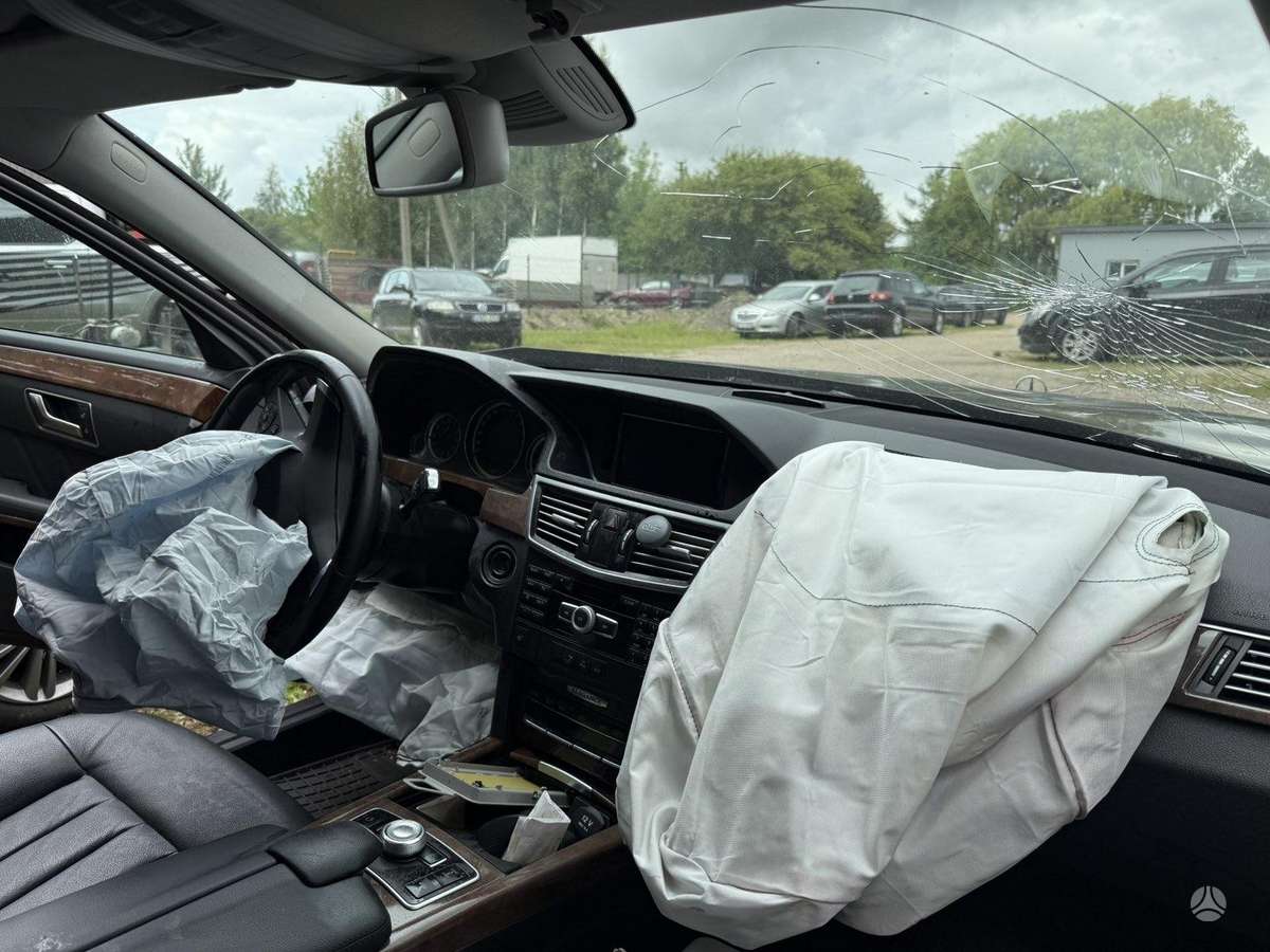 Mercedes-Benz E350, 3.5 l., Седан