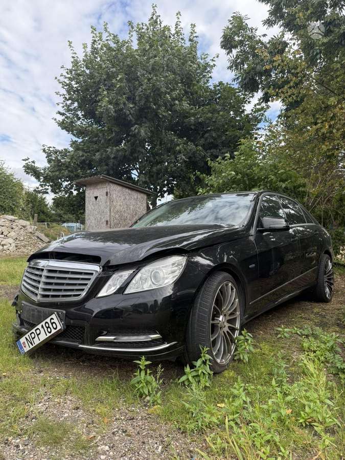 Mercedes-Benz E350, 3.5 l., Седан